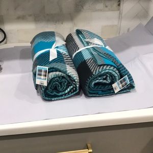 Two NWT Old Navy Fleece Blankets Blue Check